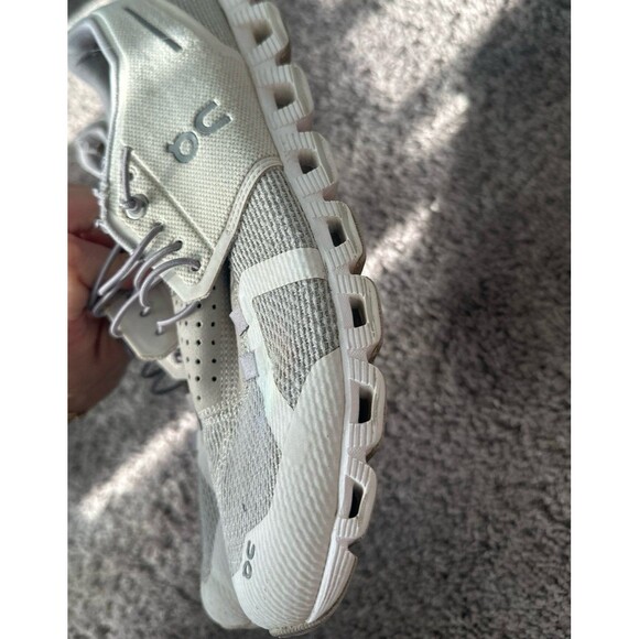 On Cloud white shoes - Picture 6 of 7